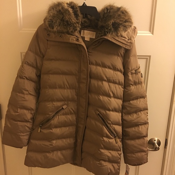 MICHAEL Michael Kors Faux-Fur-Collar Puffer Coat - Picture 4 of 8